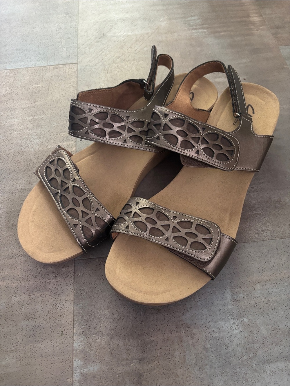 Women's Clarks Bendables Sandals size 10 Wide- Metallic Brown